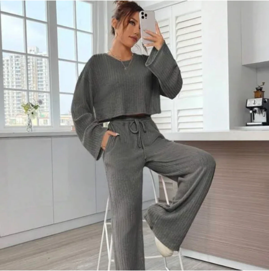 Casual crop tee & trouser set